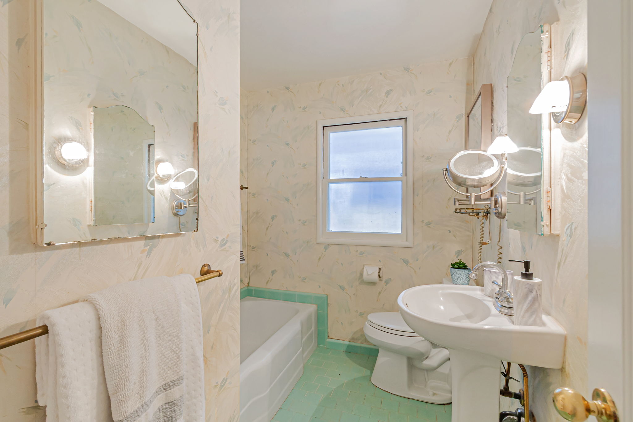 047_1515 De Anza Way 