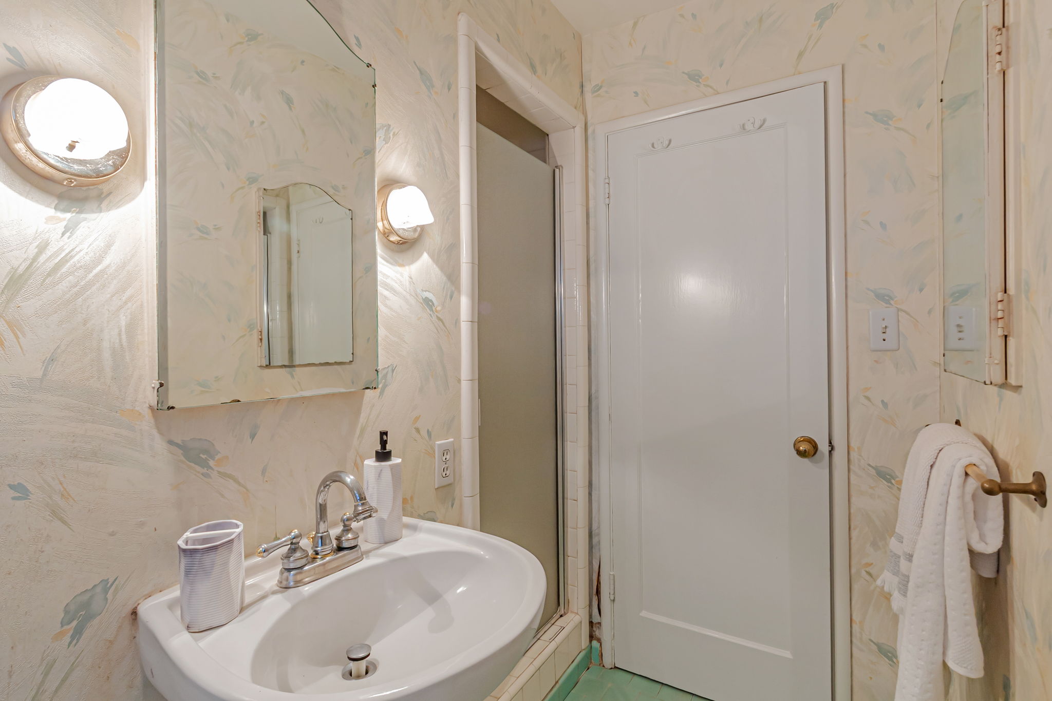 049_1515 De Anza Way 