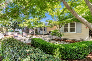 004_1515 De Anza Way 