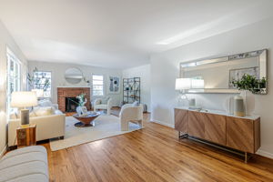 010_1515 De Anza Way 