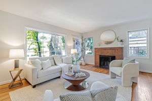 016_1515 De Anza Way 