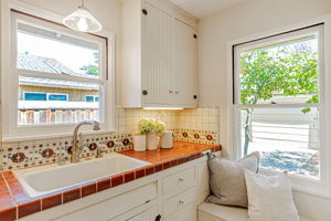 020_1515 De Anza Way 