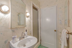 049_1515 De Anza Way 