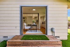 052_1515 De Anza Way 
