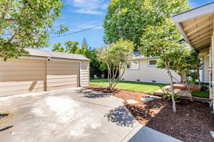 055_1515 De Anza Way 