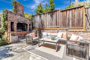 067_1515 De Anza Way 