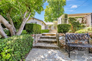 070_1515 De Anza Way 