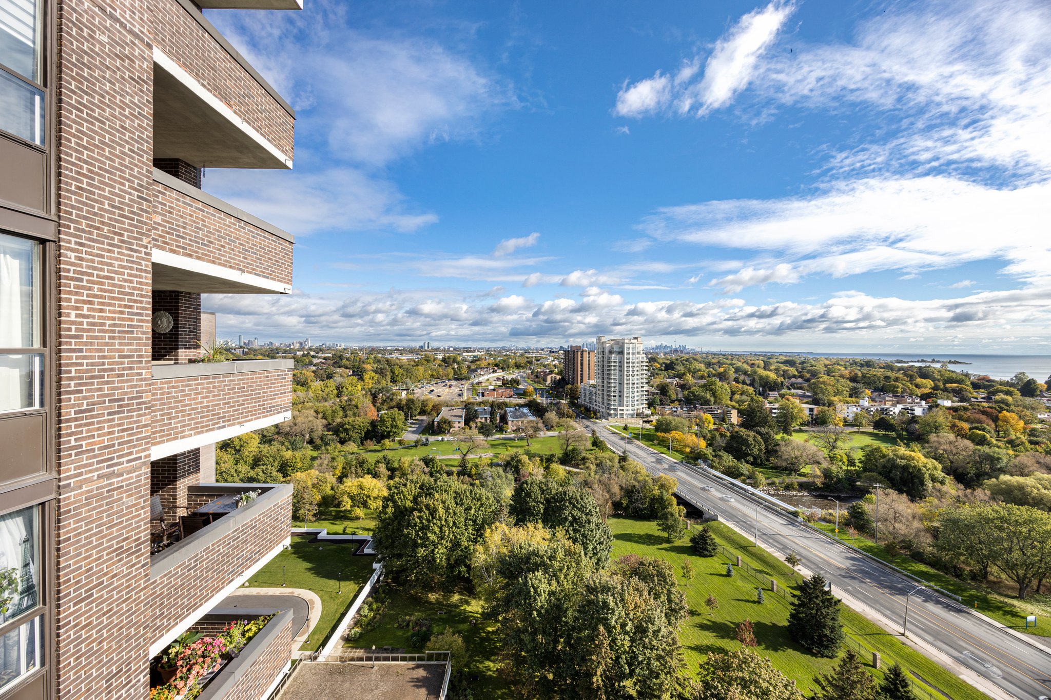 Mississauga property showcase — delivered property photograph 24
