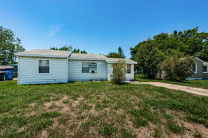 Front Exterior4