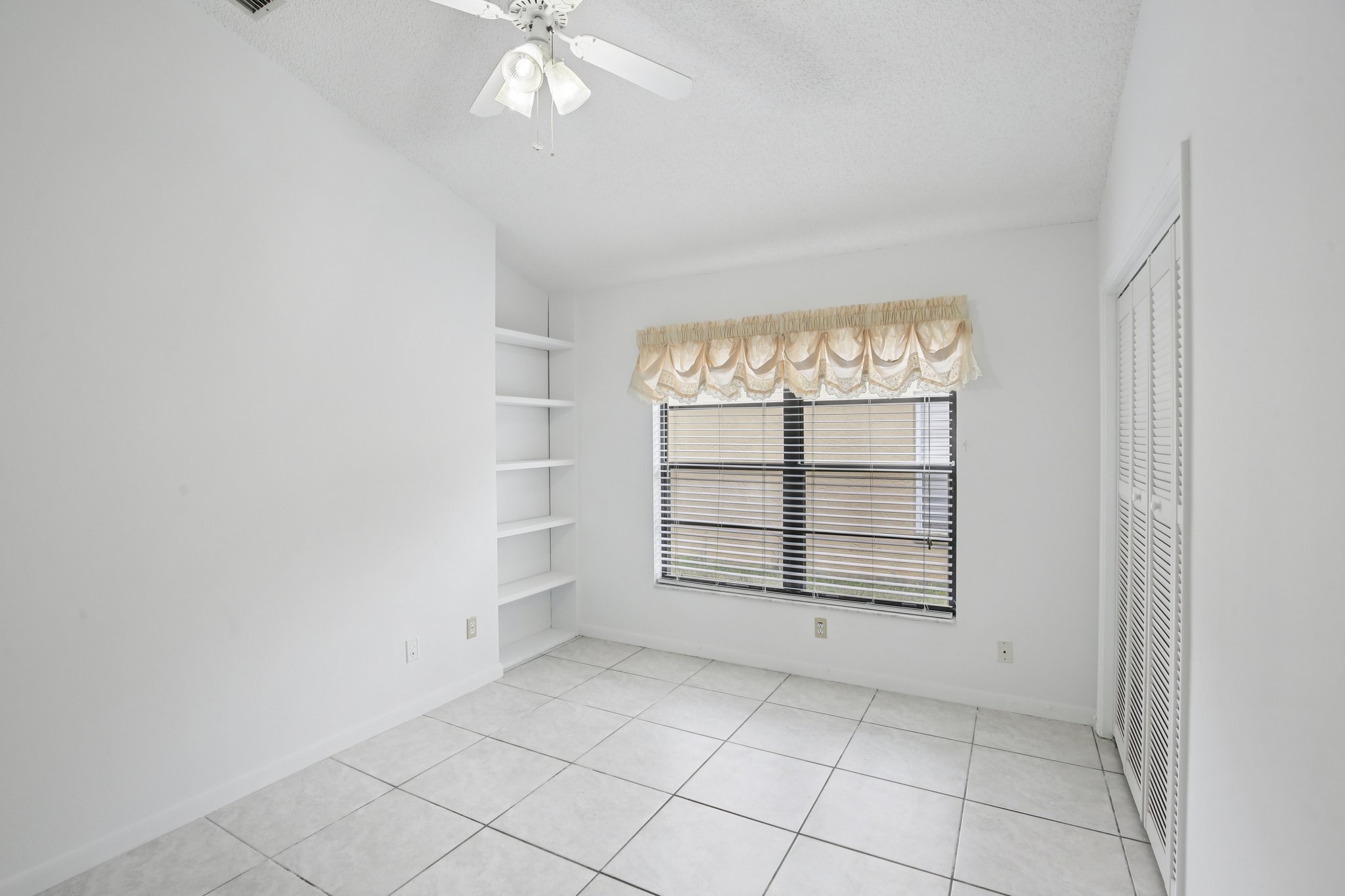 Westerly Dr-S2802-020.jpg