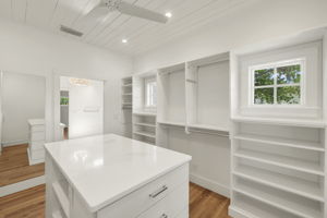 Walk-in Closet 1