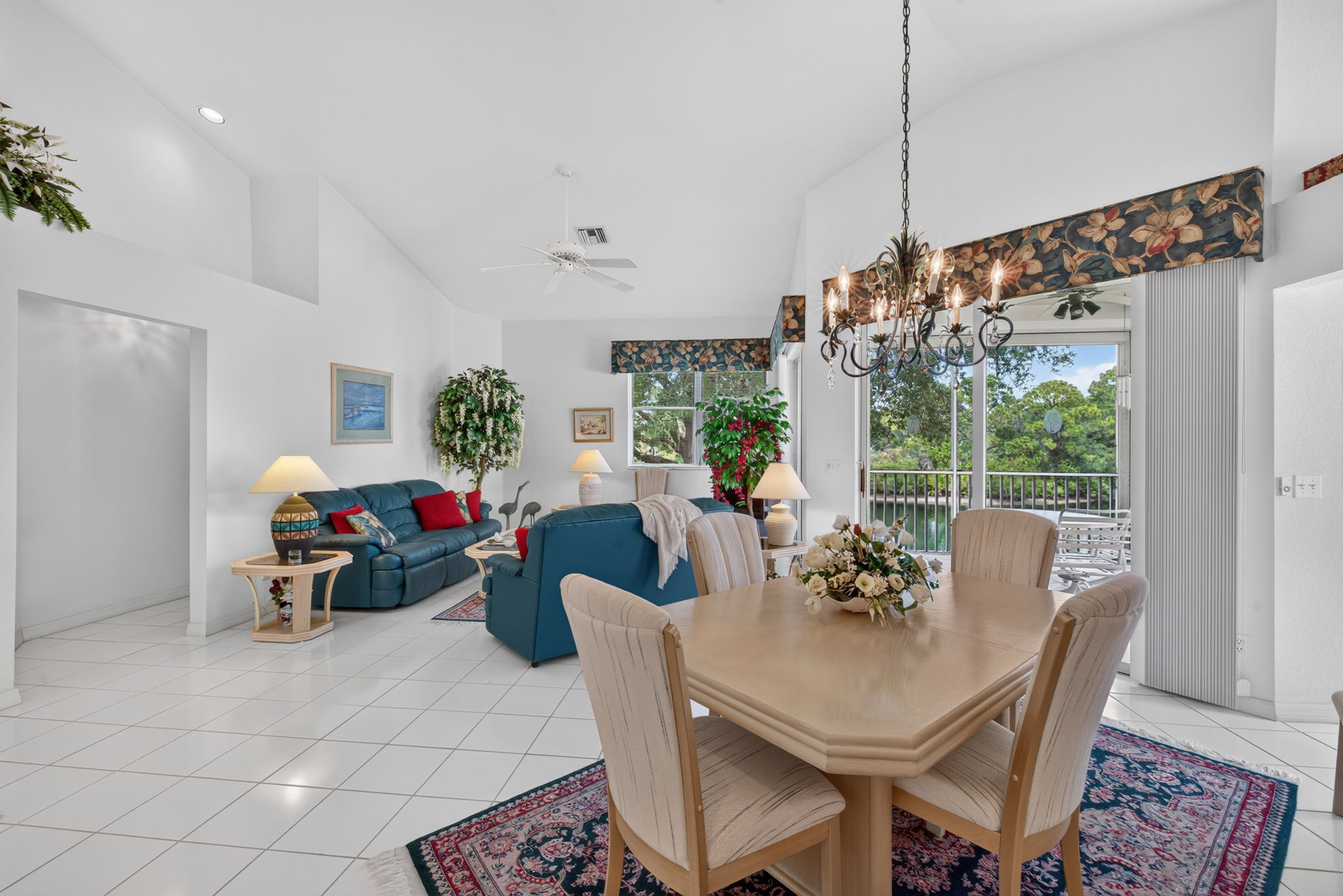 Dining Room 4 of 4