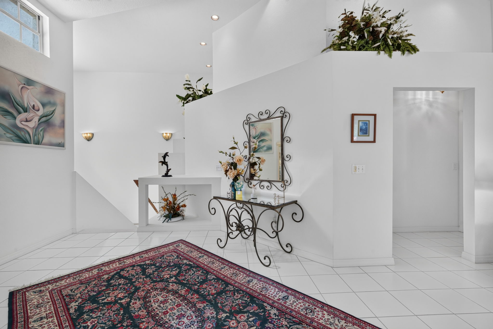 Foyer 1 of 2