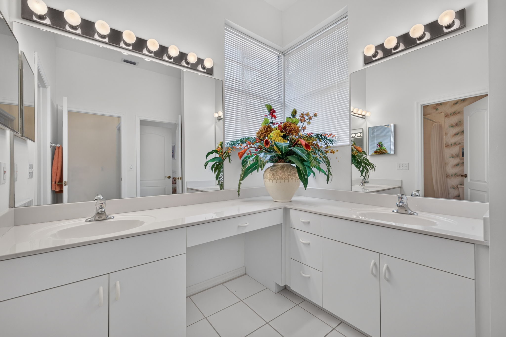 Guest bathroom 1