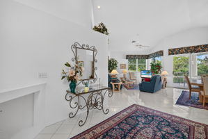 Foyer 2 of 2