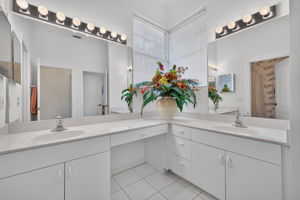 Guest bathroom 1