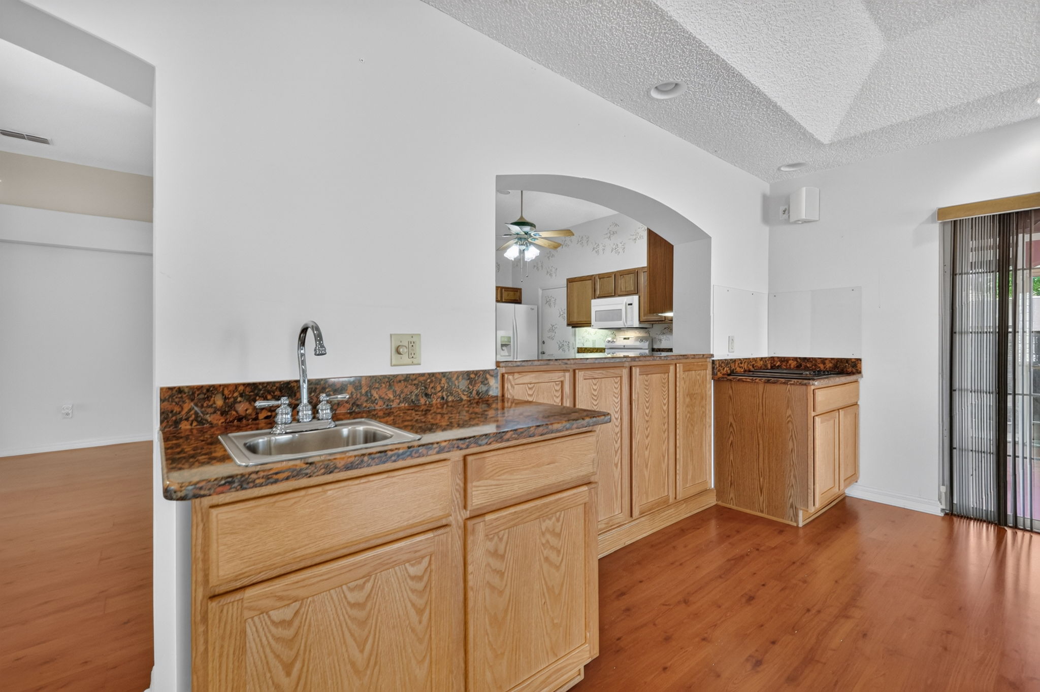 Family Room Wet Bar and Cooktop