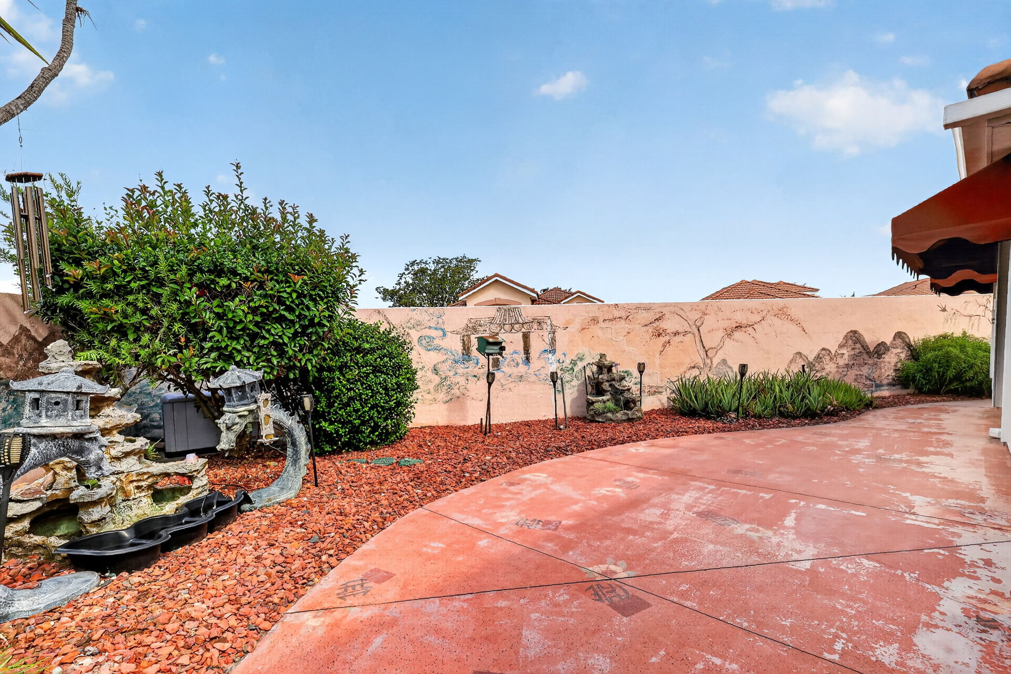 Side Courtyard