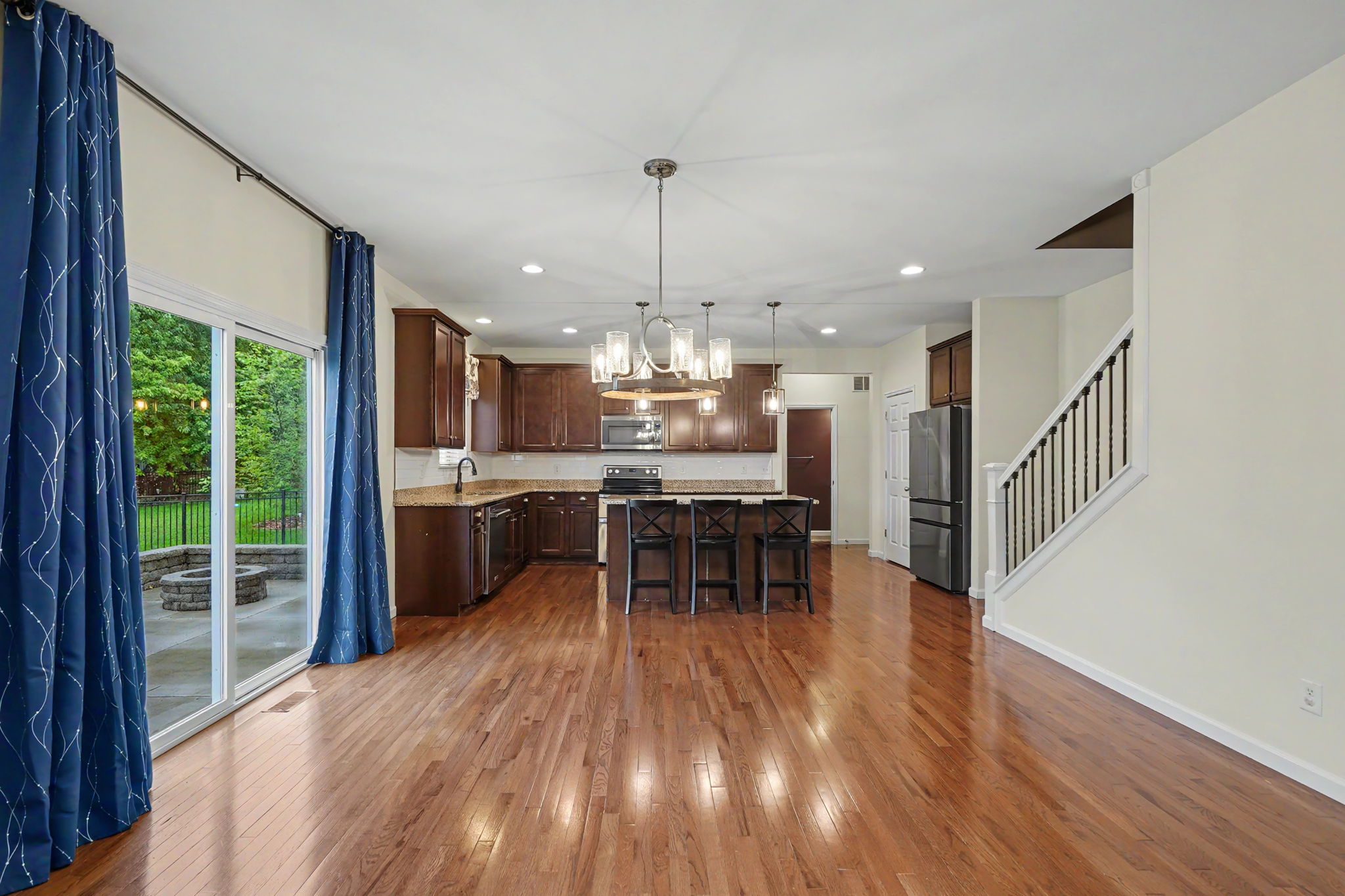 Eat-in kitchen area