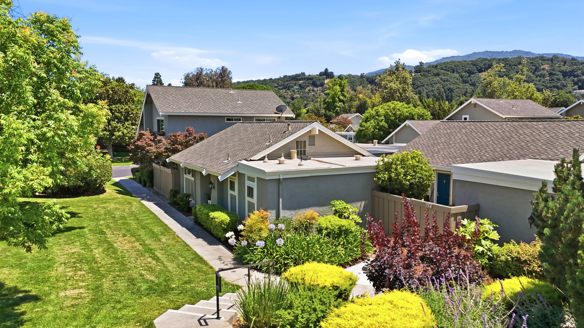 001_F8_AERIAL_152 Escobar Ave