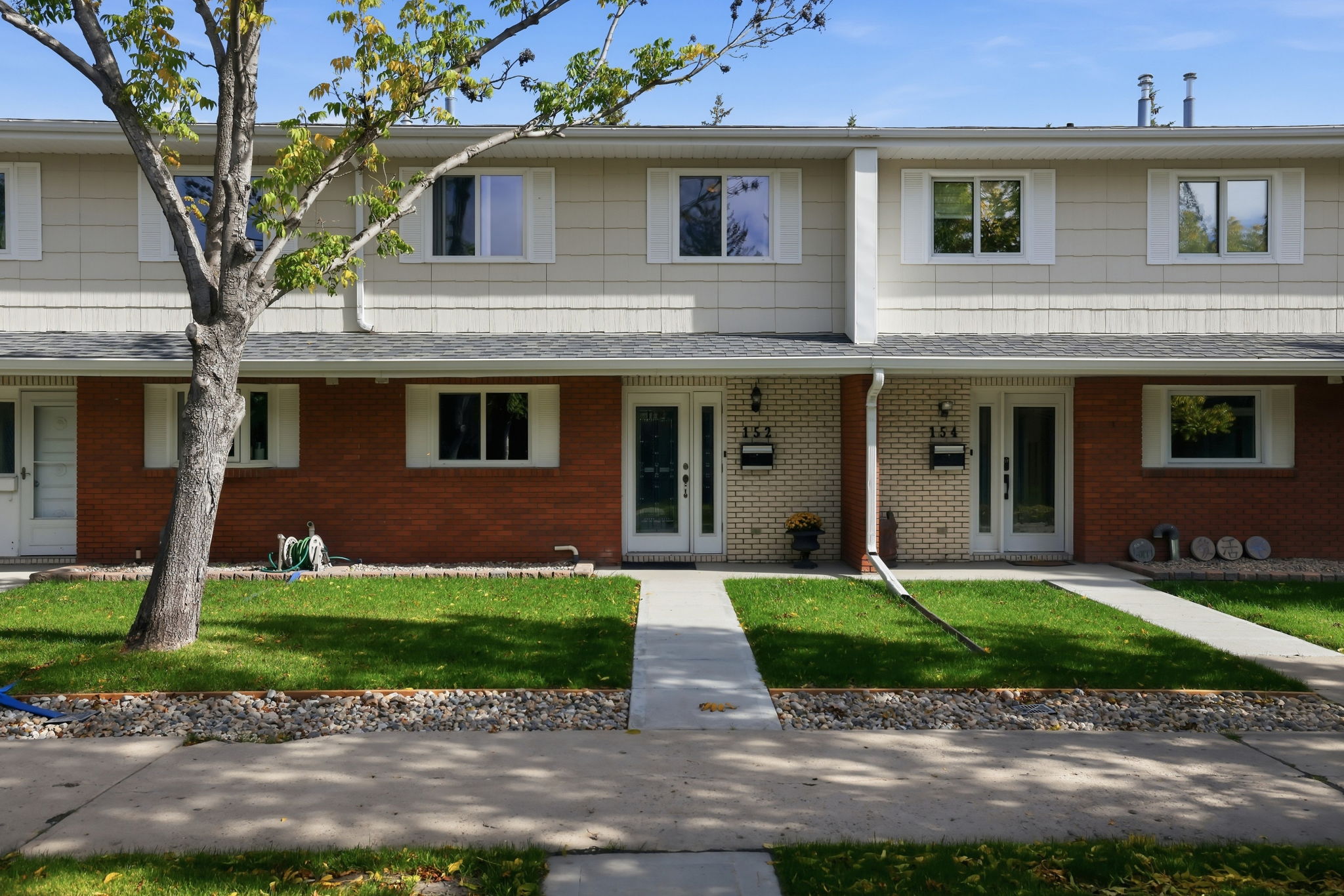 03. 152 Plainsview Dr. - Exterior - Building
