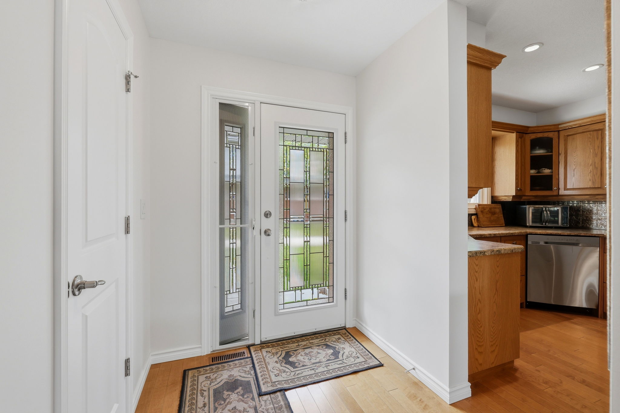 04. 152 Plainsview Dr. - Entrance