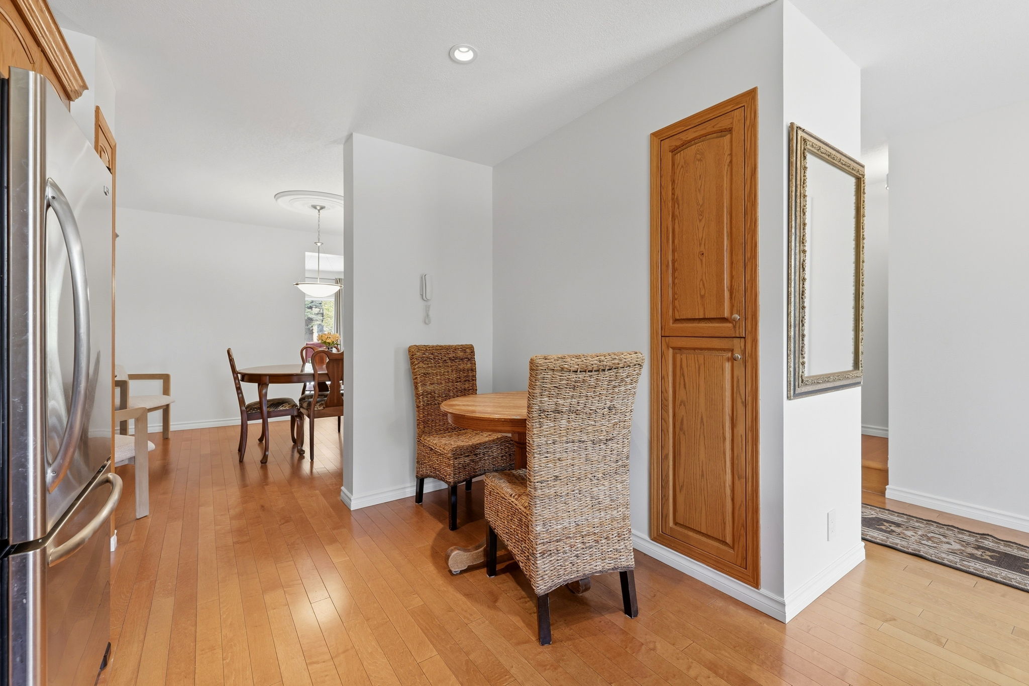 09. 152 Plainsview Dr. - Breakfast Nook