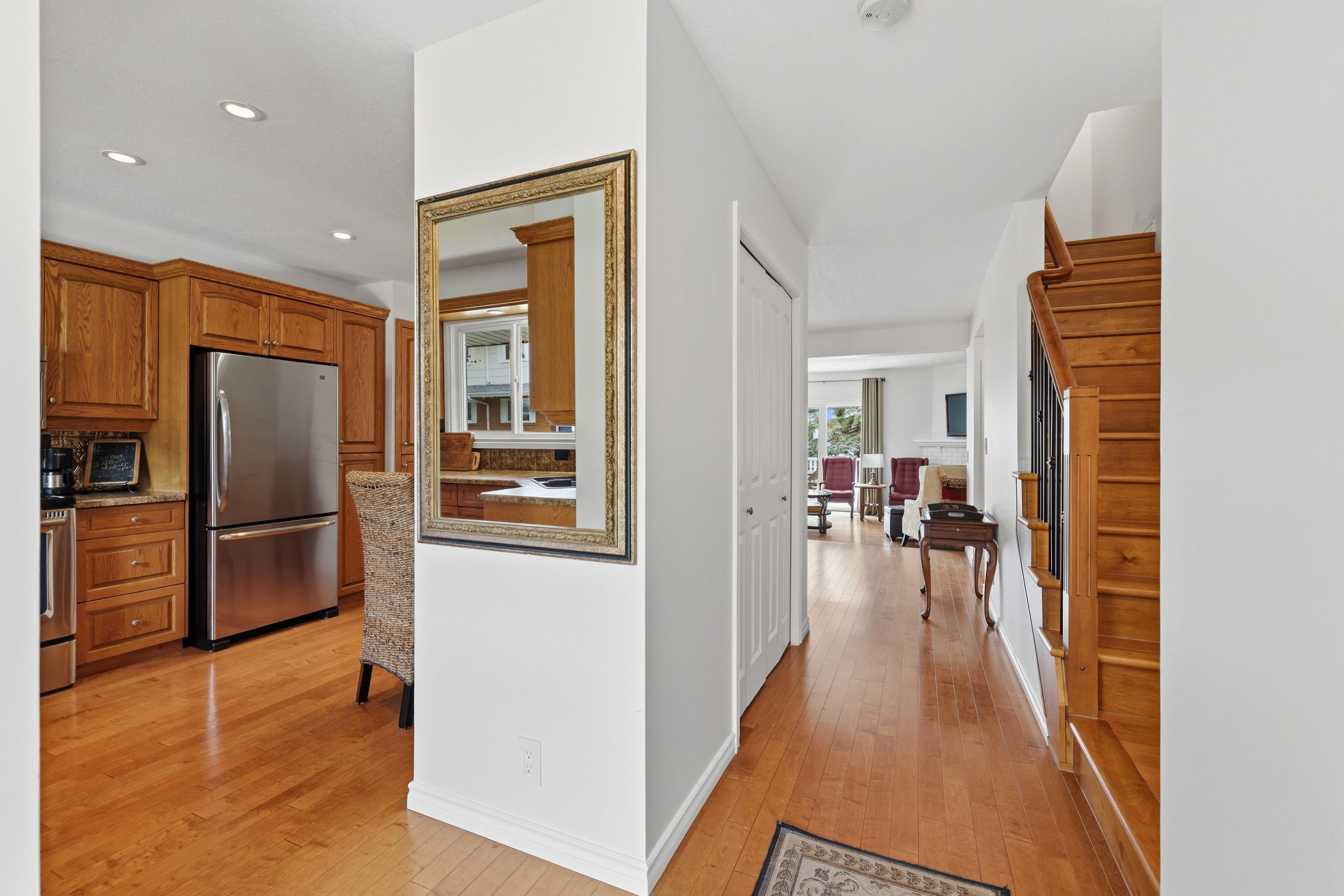 06. 152 Plainsview Dr. - Hallway