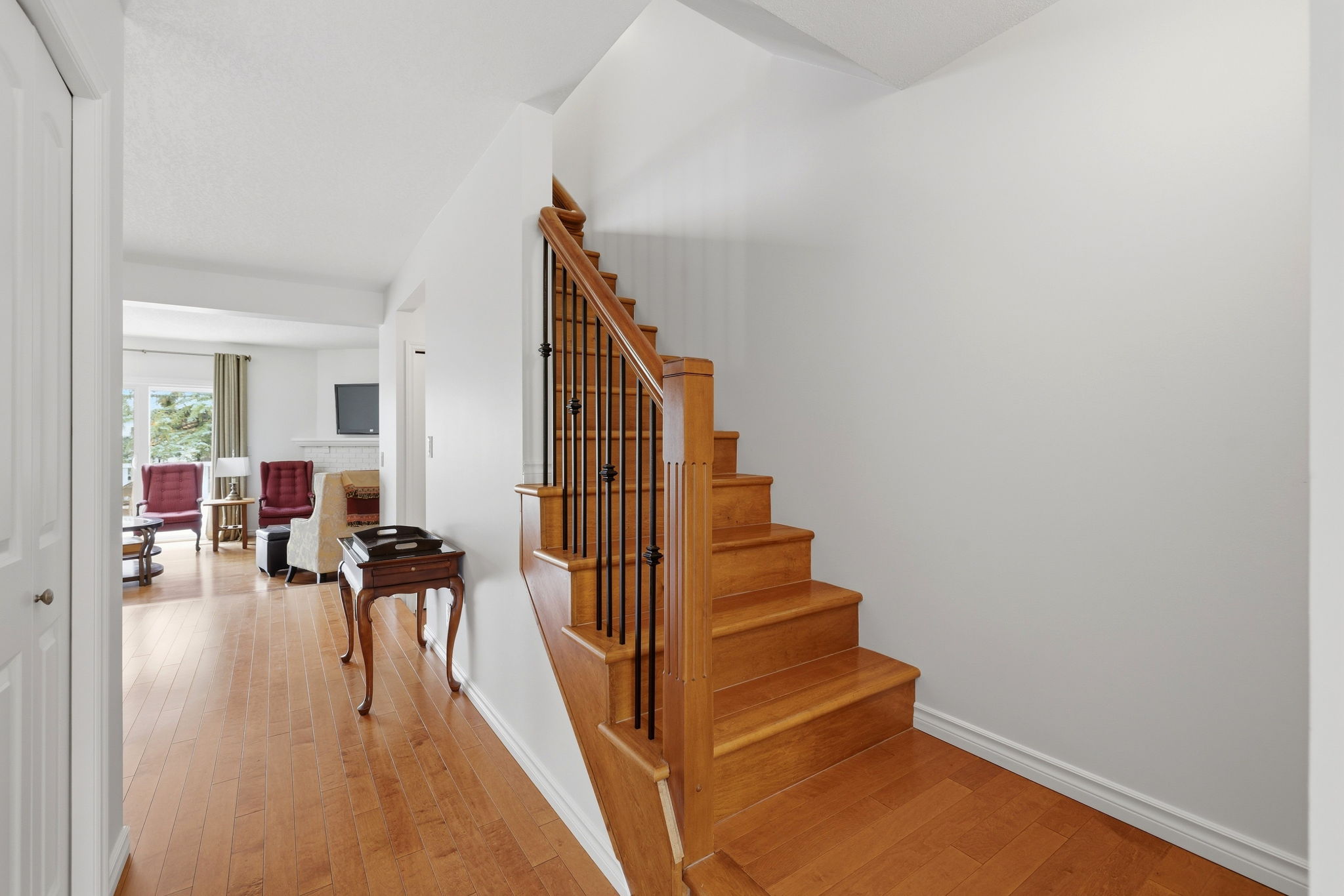16. 152 Plainsview Dr. - Stairs