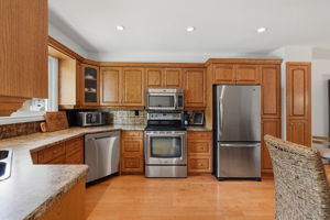 07. 152 Plainsview Dr. - Kitchen