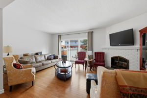 13. 152 Plainsview Dr. - Living Room