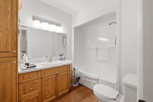 24. 152 Plainsview Dr. - Bathroom