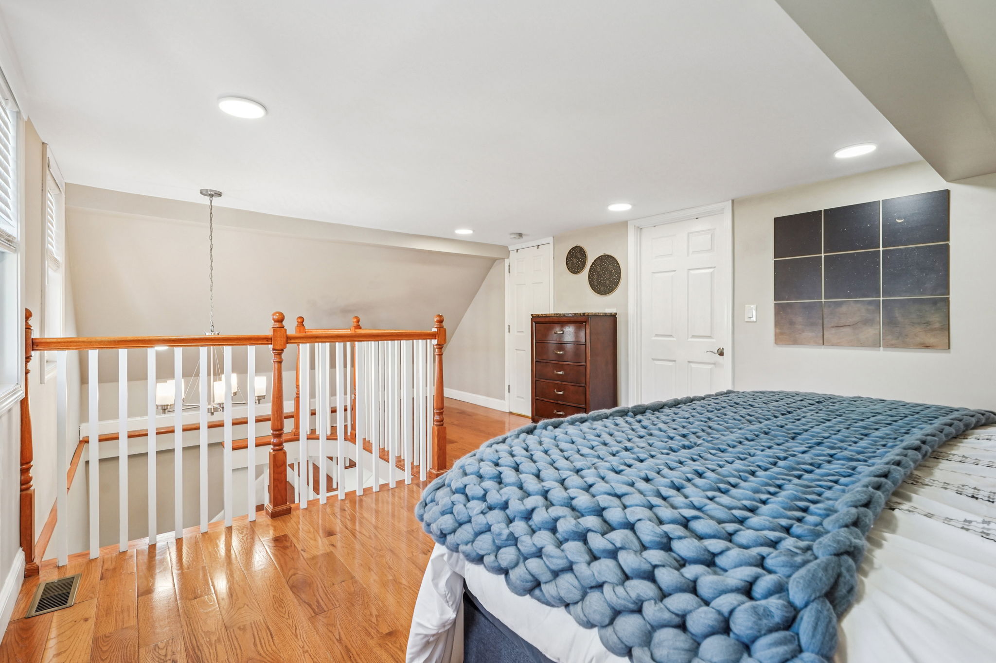 Saratoga St-L0309-010