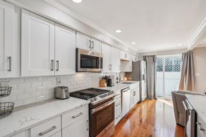 Saratoga St-L0309-006