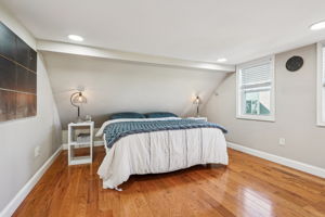 Saratoga St-L0309-009