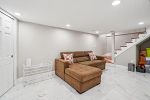 Saratoga St-L0309-017