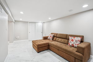 Saratoga St-L0309-018