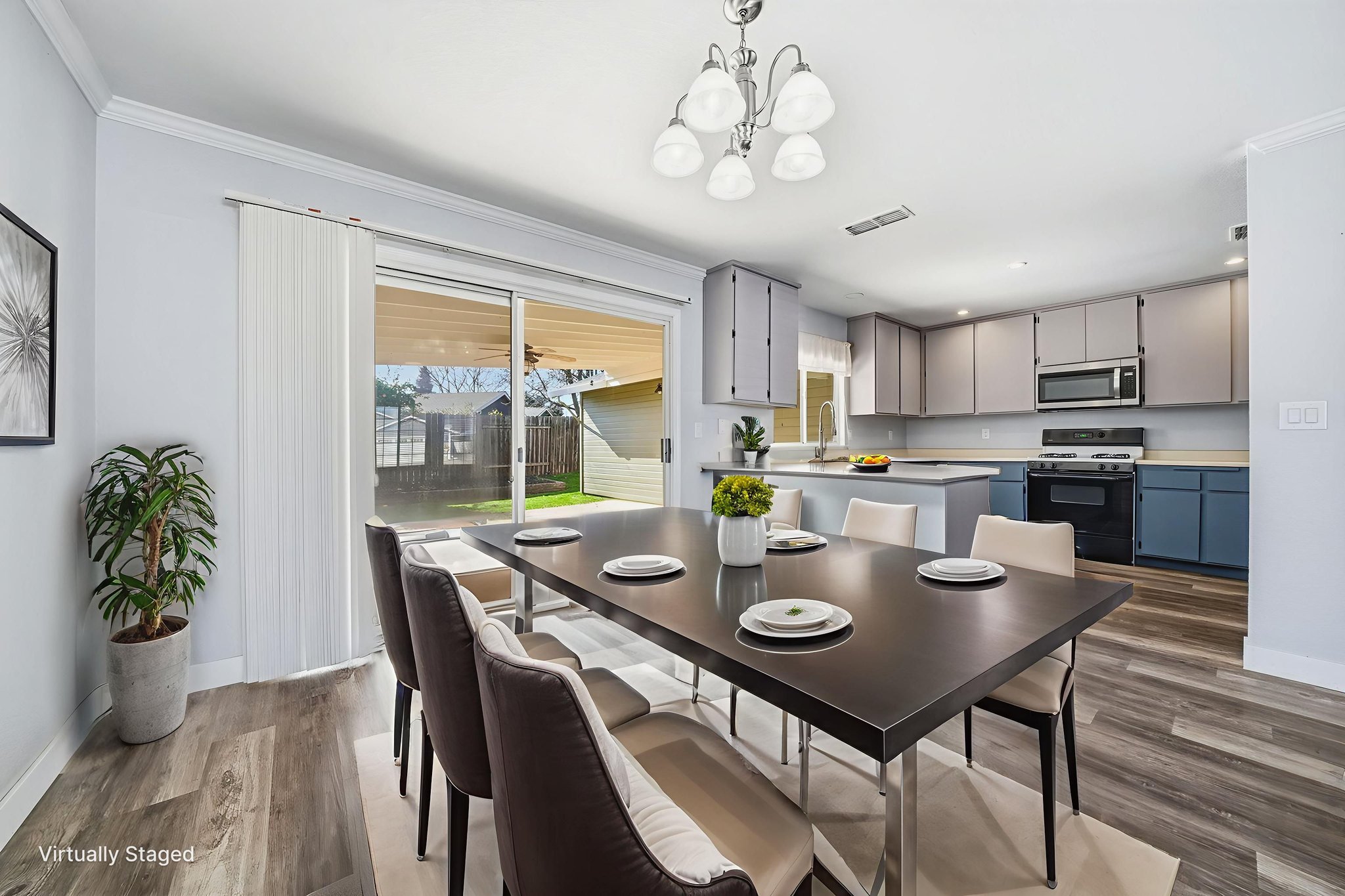INTERIOR9 virtually staged.jpeg