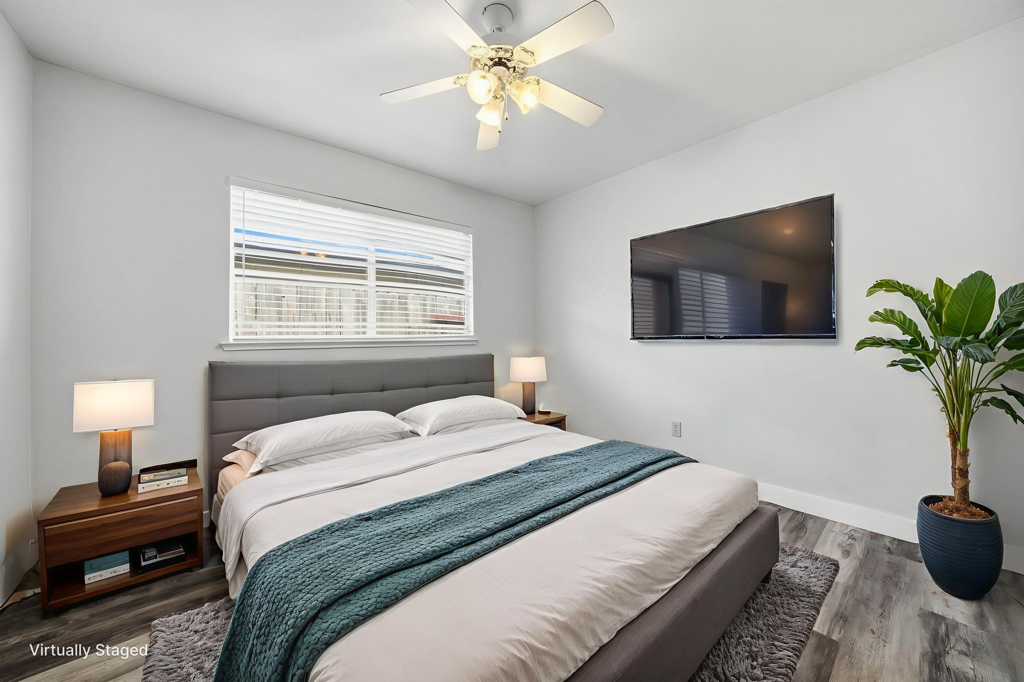 INTERIOR18 virtually staged.jpeg