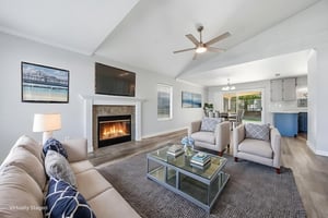 INTERIOR5 virtually staged.jpeg