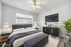 INTERIOR18 virtually staged.jpeg