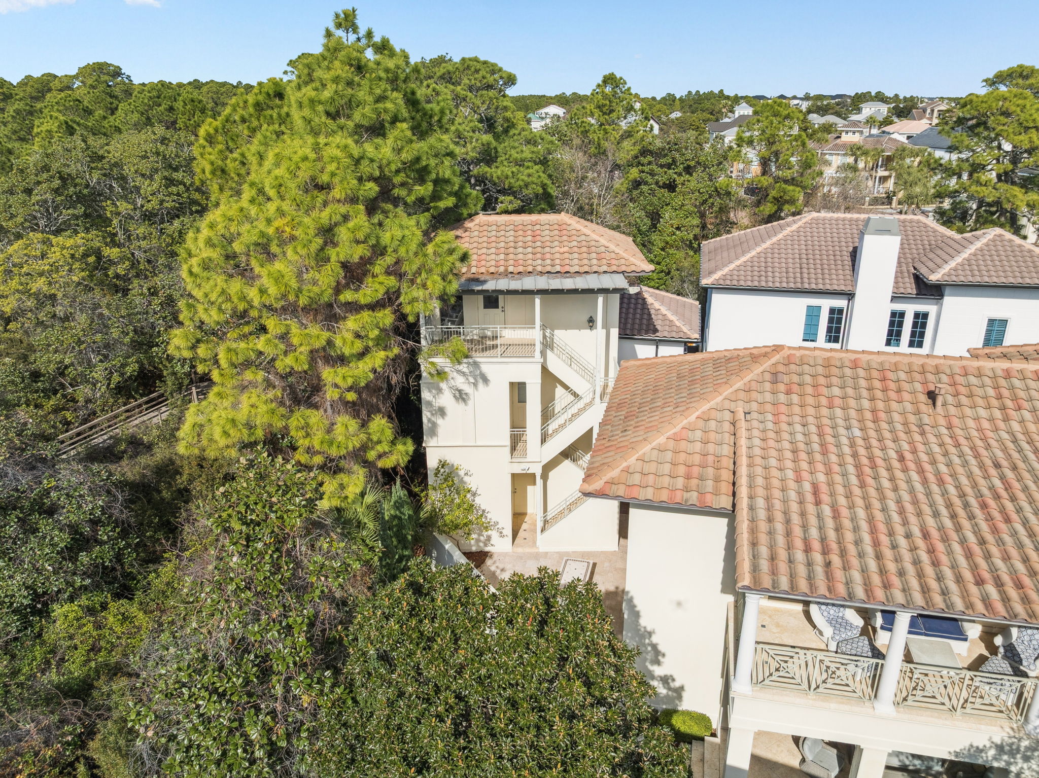 Array_152WhiteCliffsBlvd-10