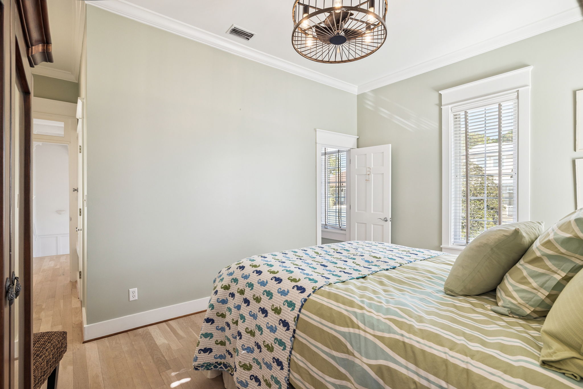 Array_152WhiteCliffsBlvd-74