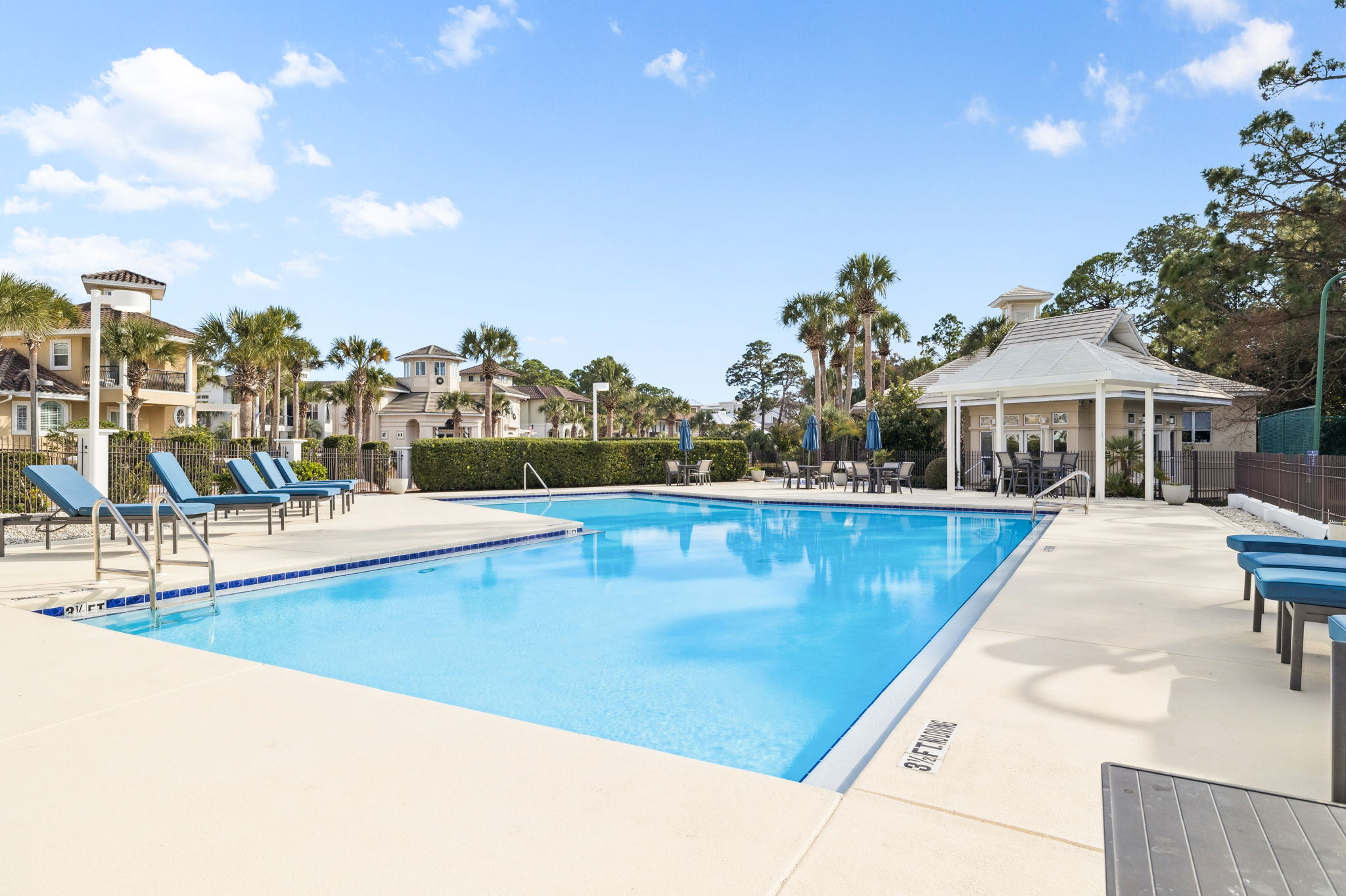 Array_152WhiteCliffsBlvd-103