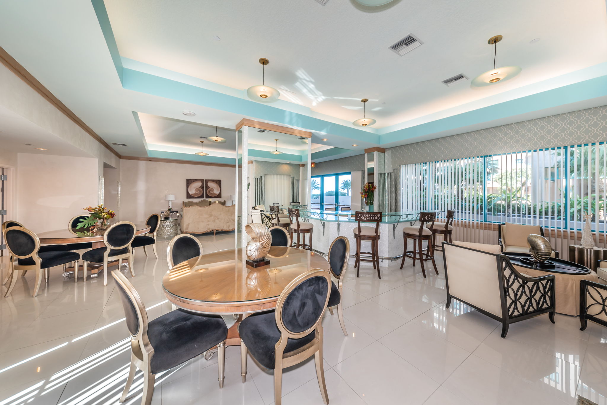 Social Room4, Ultimar 2