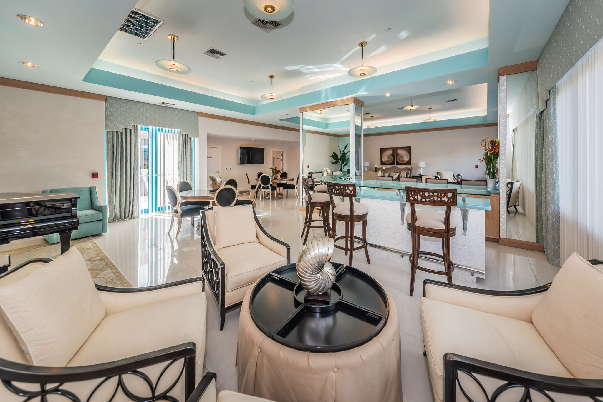 Social Room5, Ultimar 2