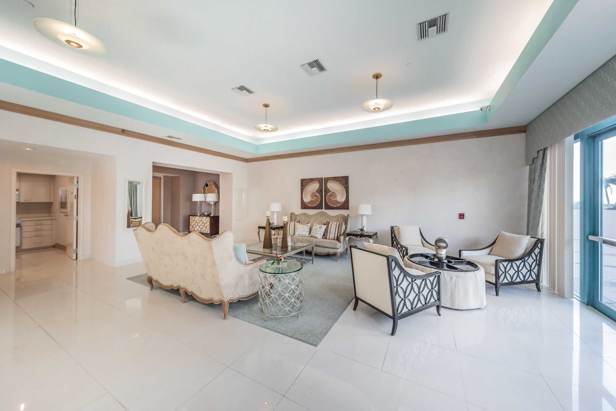 Social Room8, Ultimar 2