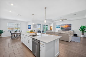 Kitchen 3 of 5