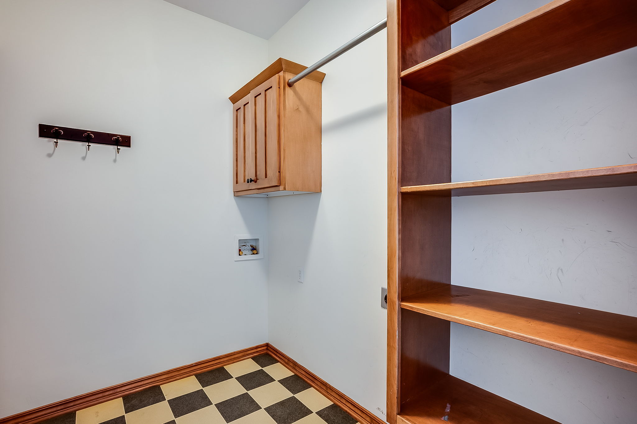 1522 N Krug Cir-38