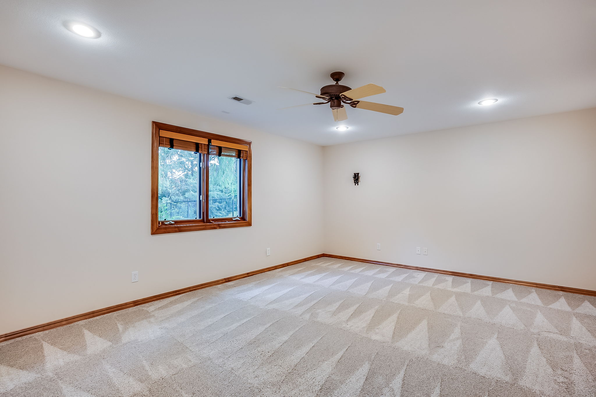 1522 N Krug Cir-63